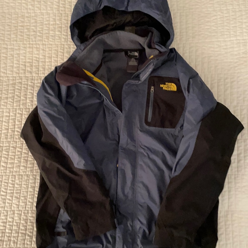 Like new Boys size 10/12 North Face winter jacket with zip out fleece!
